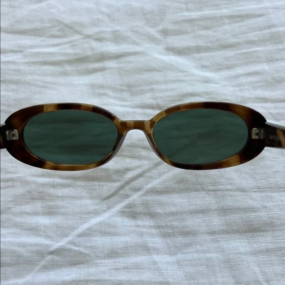 Le Specs Outta Love in Brown Tort Green Mono Sunglasses - Picture 5 of 6